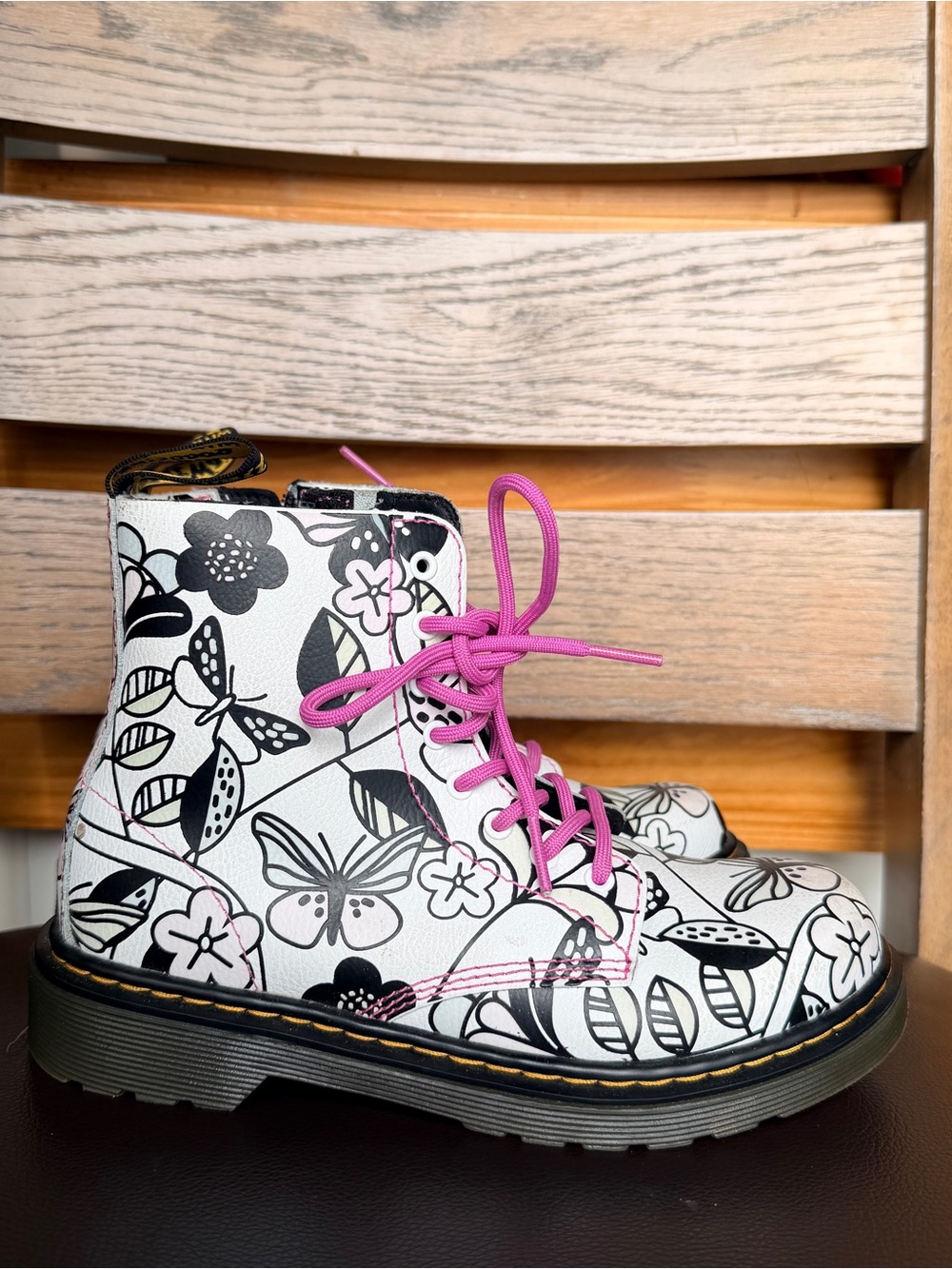 Dr. Martens 1460 girls Meadow Print Boots sz 3 black, white & pink